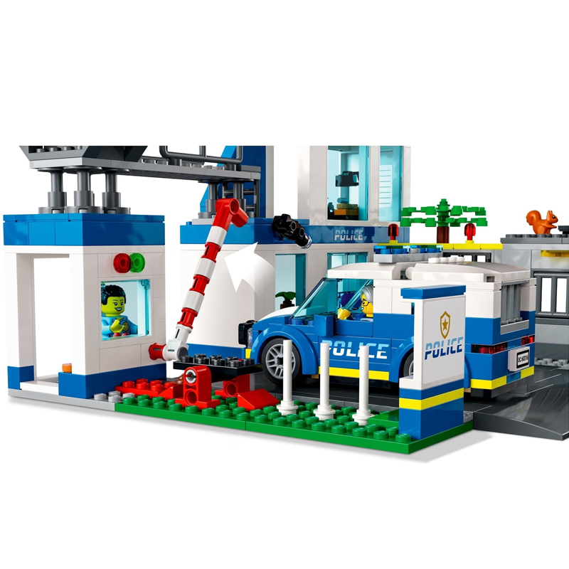LEGO City Set 60316 Polizeistation mit Polizeiauto und Hubschrauber
